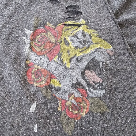 Streetwear Society Women's Tiger T shirt Top Ripped Detail V neck size M - Picture 16 of 16